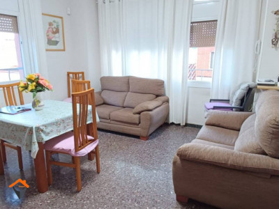 AMPLIO PISO CON 4 HABITACIONES Y CANTONERO!!!!