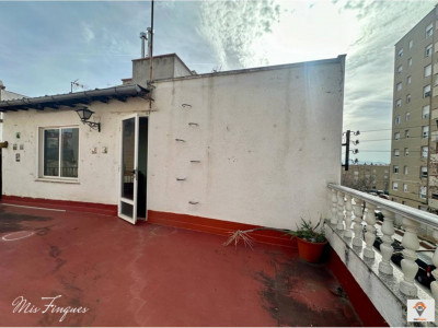 CASA EN LA CREU DE BARBERÁ CON GARAJE, PATIO Y GRAN TERRAZA!!!