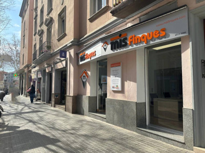 CASA EN LA CREU DE BARBERÁ CON GARAJE, PATIO Y GRAN TERRAZA!!!