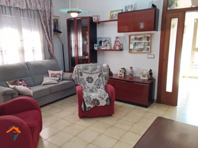 CASA EN PLANTA BAJA CANTONERA CON PATIO, TERRAZA Y GARAJE!!!!!