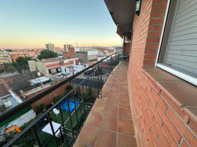 FANTASTICO DUPLEX EN VENTA CON TERRAZA Y BALCON