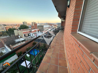 FANTASTICO DUPLEX EN VENTA CON TERRAZA Y BALCON