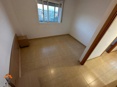 GRAN PISO CON BALCÓN, TERRAZA DE 20M2 Y CON POCOS VECINOS!!