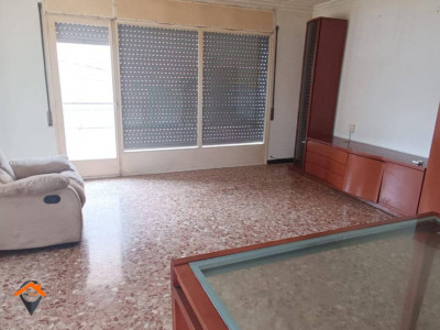 GRAN PISO DE 4 HABITACIONES CON PATIO, JUNTO AVENIDA MATADEPERA!!!!