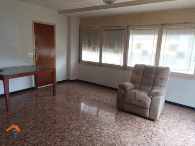 GRAN PISO DE 4 HABITACIONES CON PATIO, JUNTO AVENIDA MATADEPERA!!!!