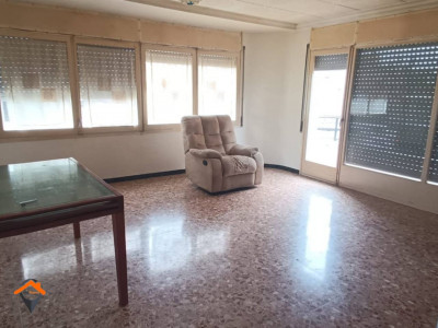 GRAN PISO DE 4 HABITACIONES CON PATIO, JUNTO AVENIDA MATADEPERA!!!!