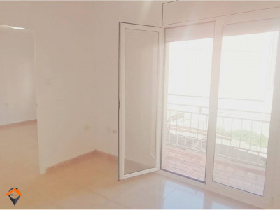 OPORTUNIDAD, PISO DE 4 HABITACIONES, PARA ENTRAR A VIVIR!!