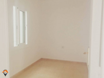 OPORTUNIDAD, PISO DE 4 HABITACIONES, PARA ENTRAR A VIVIR!!