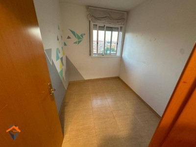 PISO CON BALCÓN, TERRAZA DE 20M2 Y CON POCOS VECINOS!!