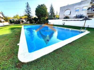 ¡PISO EN ZONA RESIDENCIAL CON PISCINA COMUNITARIA Y PARQUING!