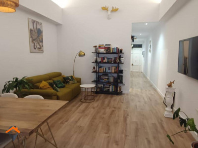 PRECIOSA CASA REFORMADA CON PATIO, TERRAZA Y JUNTO PLAZA DEL TRABAJO!!!