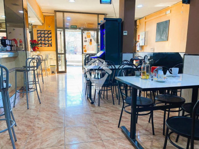 VENTA O TRASPASO DE FANTASTICO BAR CON TERRAZA EN SABADELL